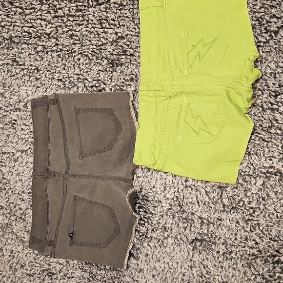 Hot Topic Shorts - Picture 2 of 3